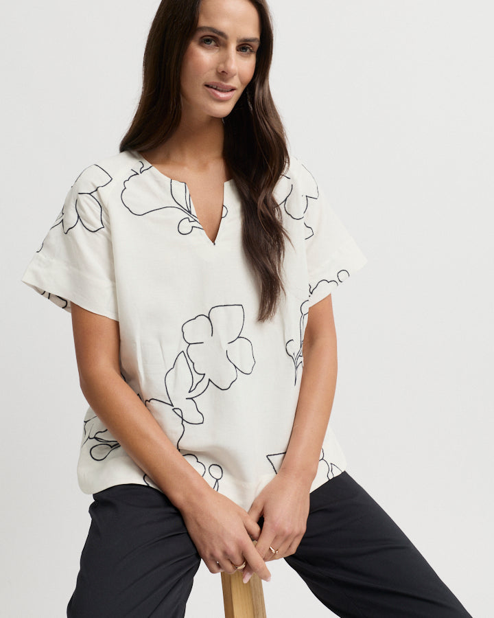 Yarra Trail La Darse Top in ECRU/NAVY