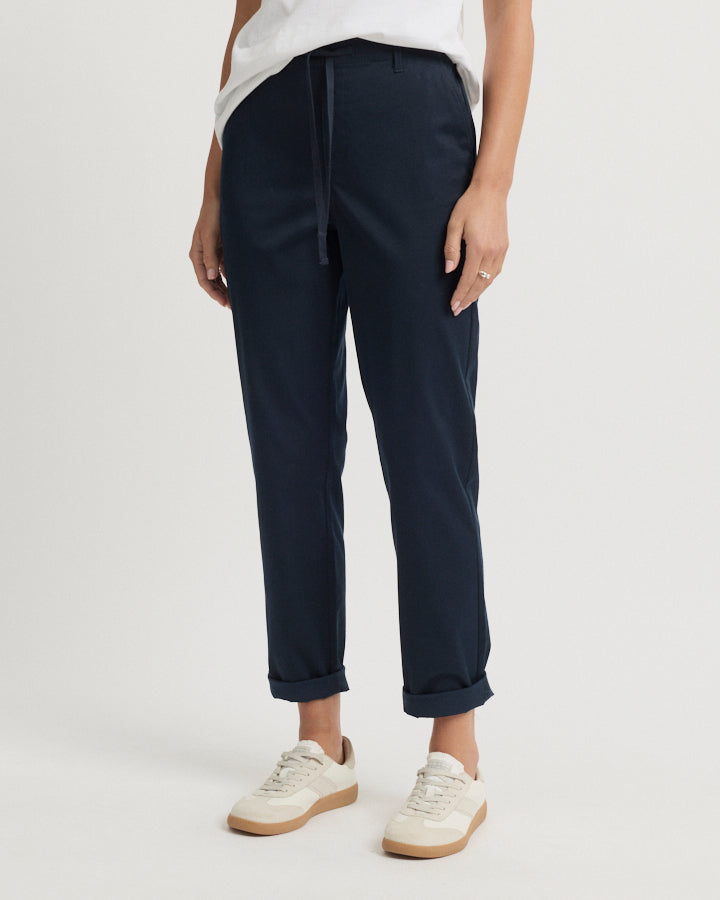 Yarra Trail Nova Jogger in NAVY