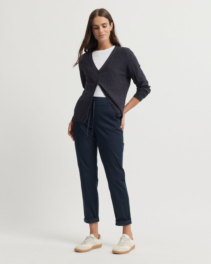 Yarra Trail Nova Jogger in NAVY