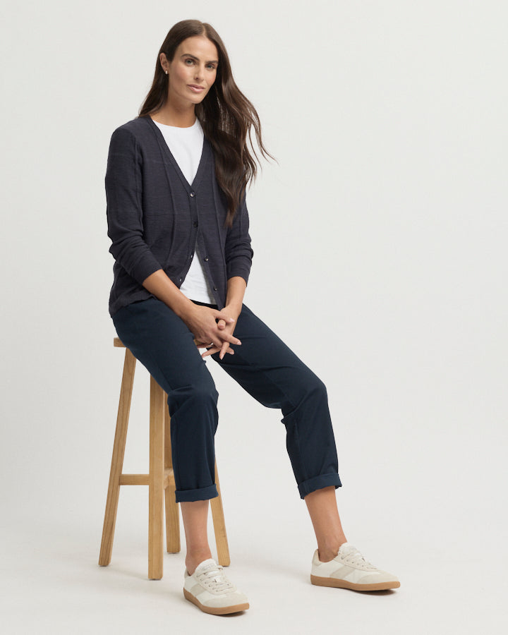 Yarra Trail Nova Jogger in NAVY