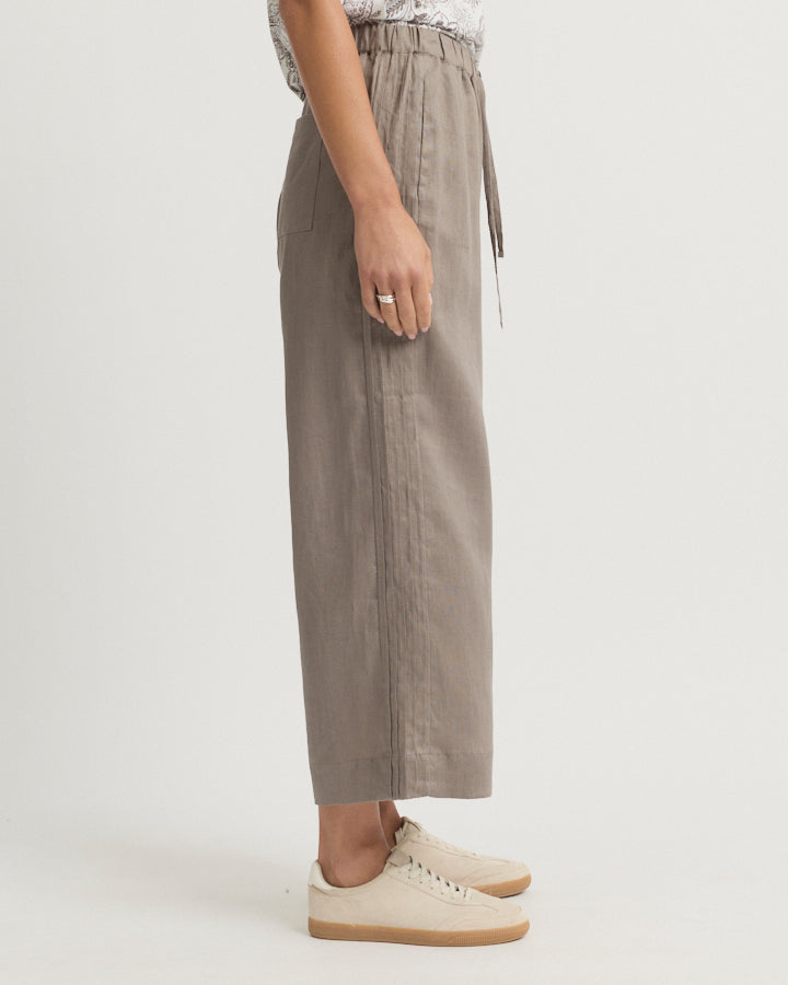Yarra Trail Tirari Pintuck Pant in EARTH