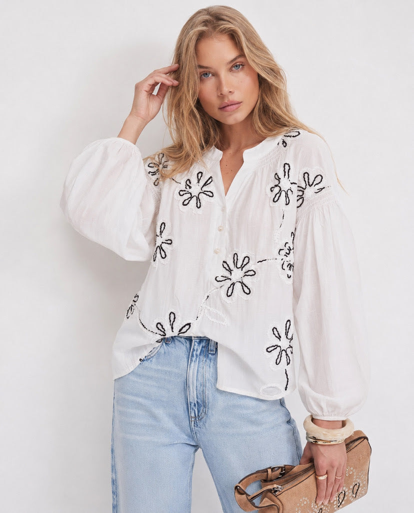 smaibulun - Embroidered Applique Blouse